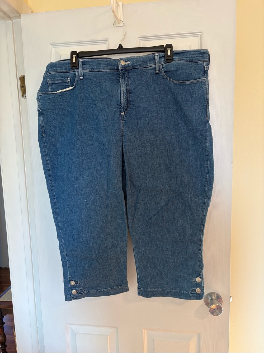 Medium Blue Denim Cropped Jeans